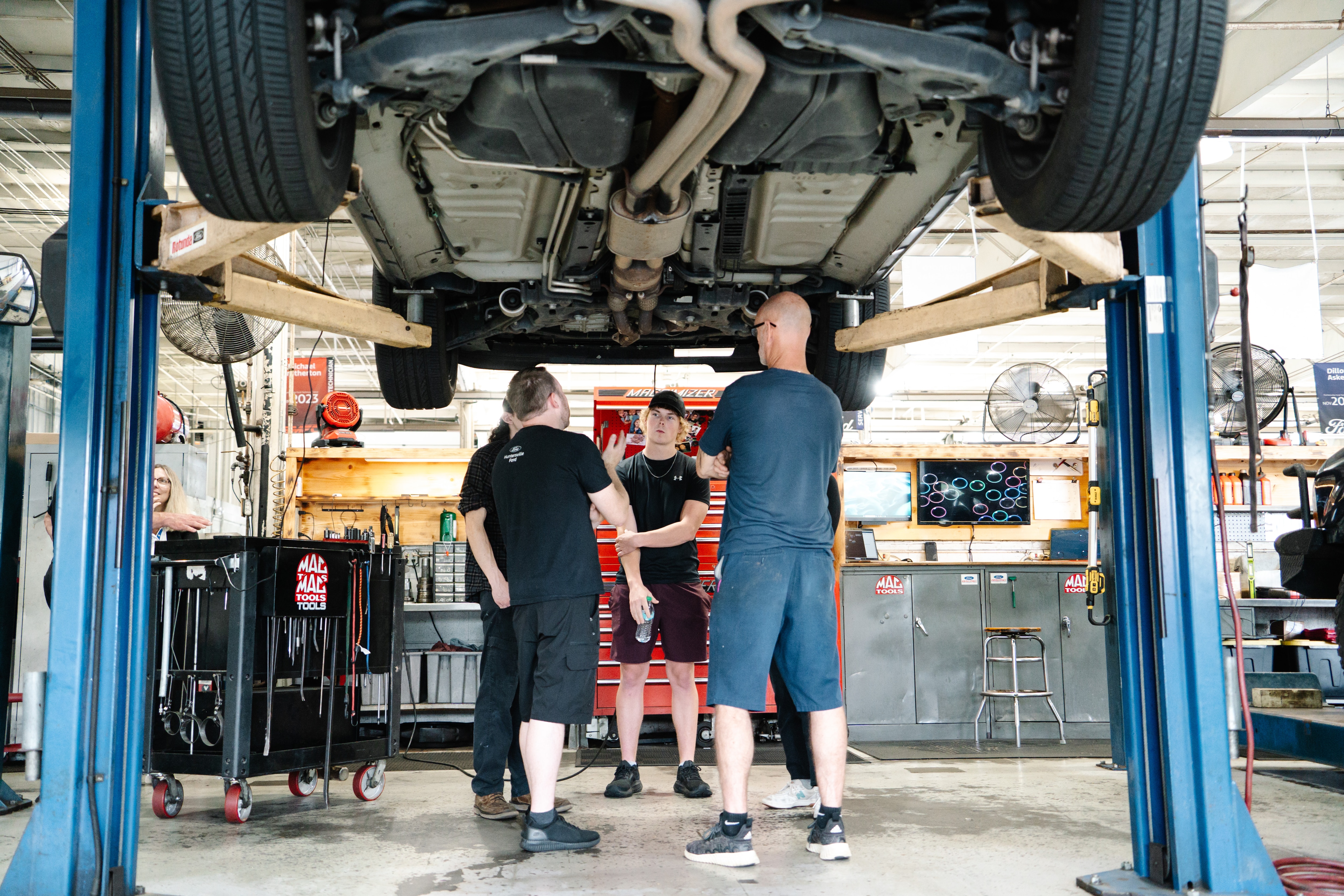 Joey Logano’s Huntersville Ford welcomed a group of Ford Auto Tech Scholars for a hands-on Career Day, showing these students how their classroom knowledge translates to the fast-paced reality of a modern dealership.